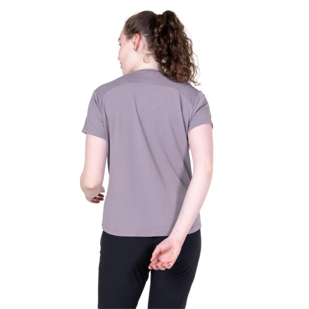 1_43c614ff-305c-487c-b528-744a22aa94cf Back view of a person wearing a lavender short-sleeve T-shirt and dark pants, with a curly ponytail.