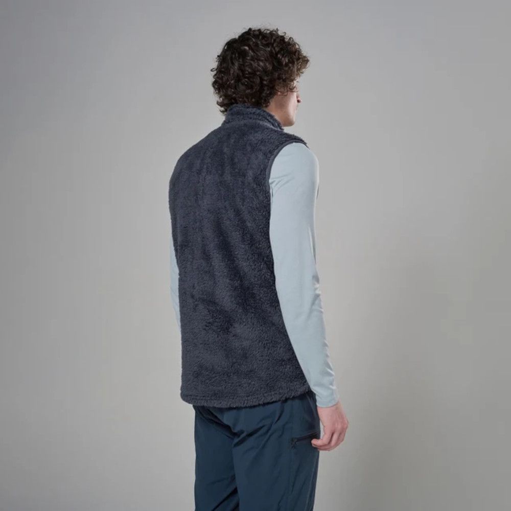 MKLPR_ECL_P_1_square_b214d799-76b2-4a64-a0ae-a2325d30818b_640x Back-view of a man wearing a dark gray fleece vest over a light blue long-sleeve shirt and navy pants.